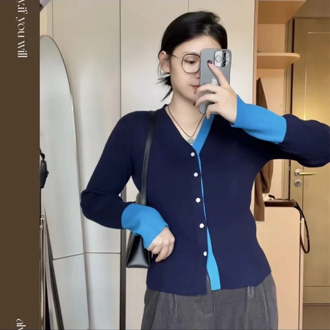 2024秋季设计感拼色长袖开衫新款气质微胖减龄V领针织衫上衣外套