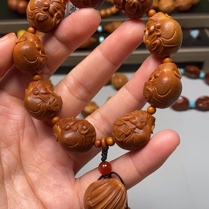 橄榄核吊坠财神滚滚