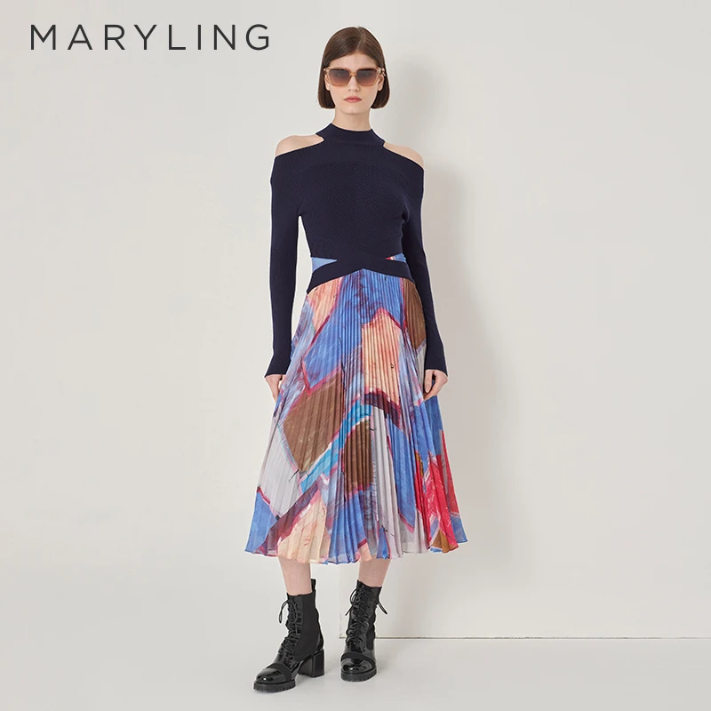 MARYLING玛俪琳秋季深蓝色彩色抽象印花露肩针织连衣裙A1DGW62100