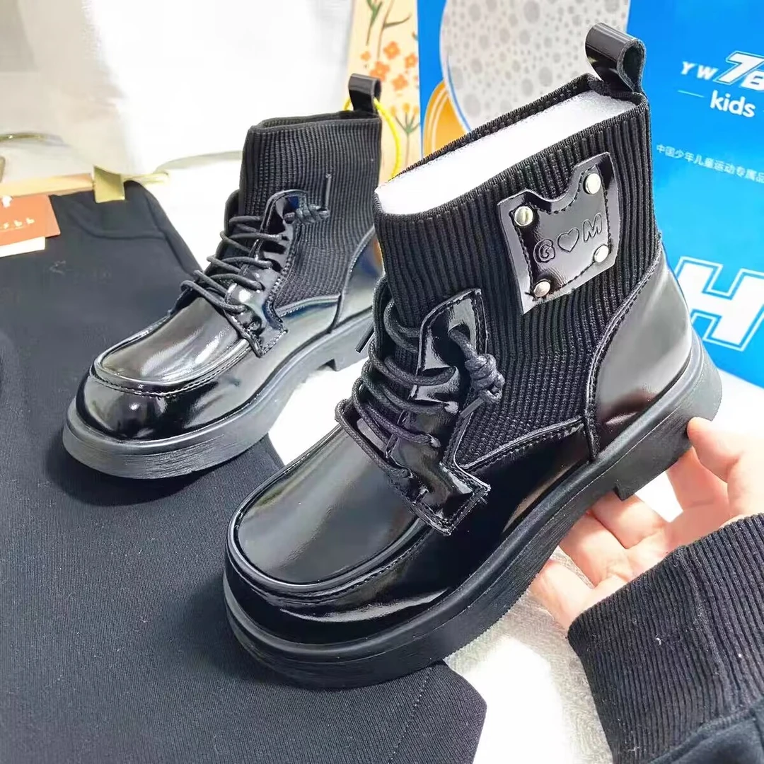 88681童鞋新品上市百搭运动鞋时尚潮流板鞋男女童鞋舒适小皮鞋