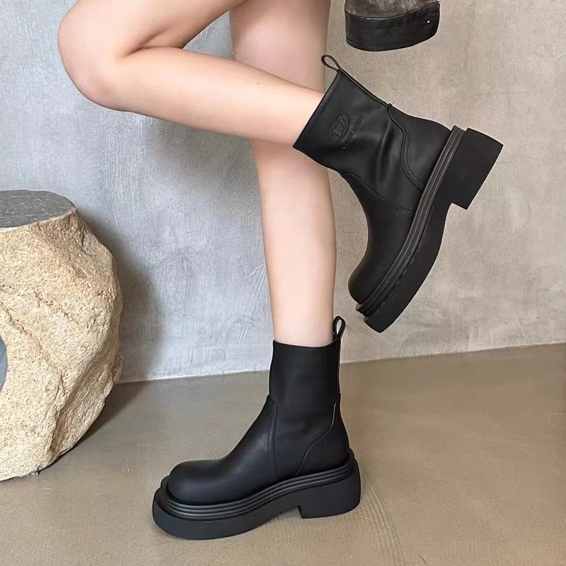 922新品女靴舒适平底短靴潮款马丁靴百搭短筒靴网红烟管靴