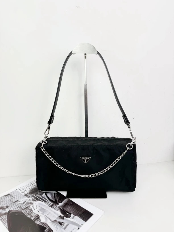 95新 Prada/普拉达 大号 黑银降落伞手拿包