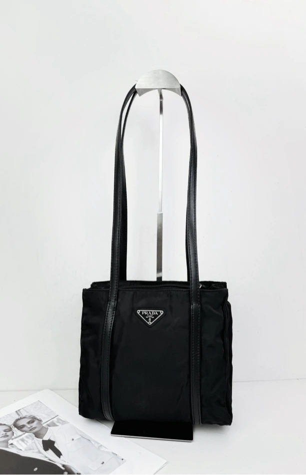 95新 Prada/普拉达 黑银降落伞单肩包