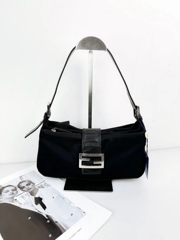 95新 FENDI/芬迪 黑银法棍包 单肩包