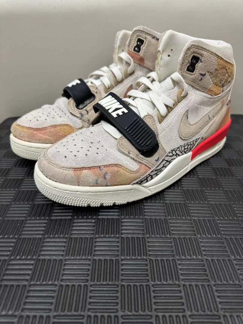 aj312沙漠黄42.5码鞋底磨损不大