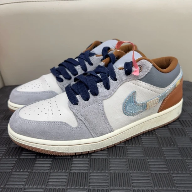Aj1白灰棕色43码鞋帮两处有一点破损
