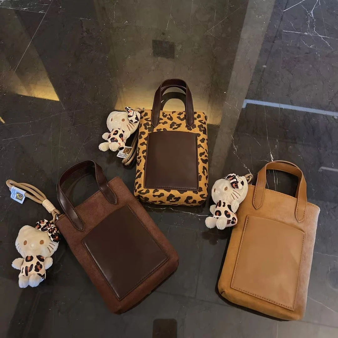 xxxwxz王希之 三色复古手提包带猫猫挂件#b215