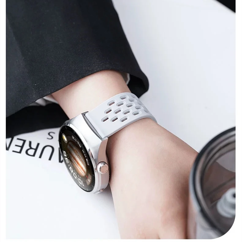 适用三星watch6表带新款5pro网洞硅胶watch4Galaxy折叠扣classic