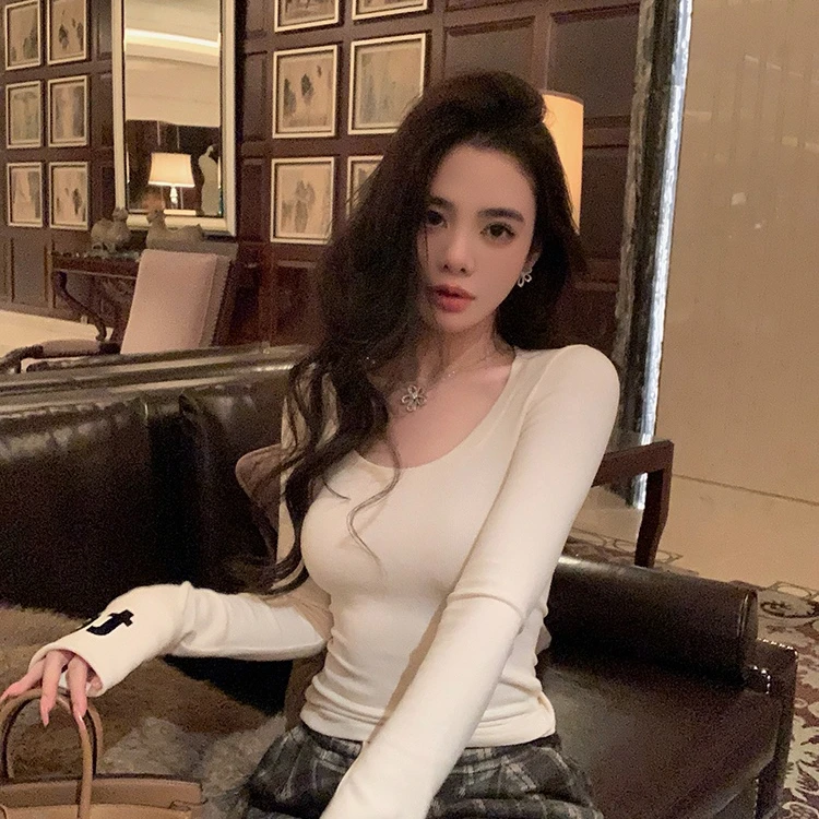 设计感字母印花长袖T恤女修身显瘦百搭打底衫秋款时尚气质上衣女