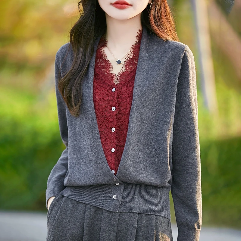 24新款贵妃领蕾丝假两件长袖针织开衫女秋冬拼色时尚优雅外搭上衣