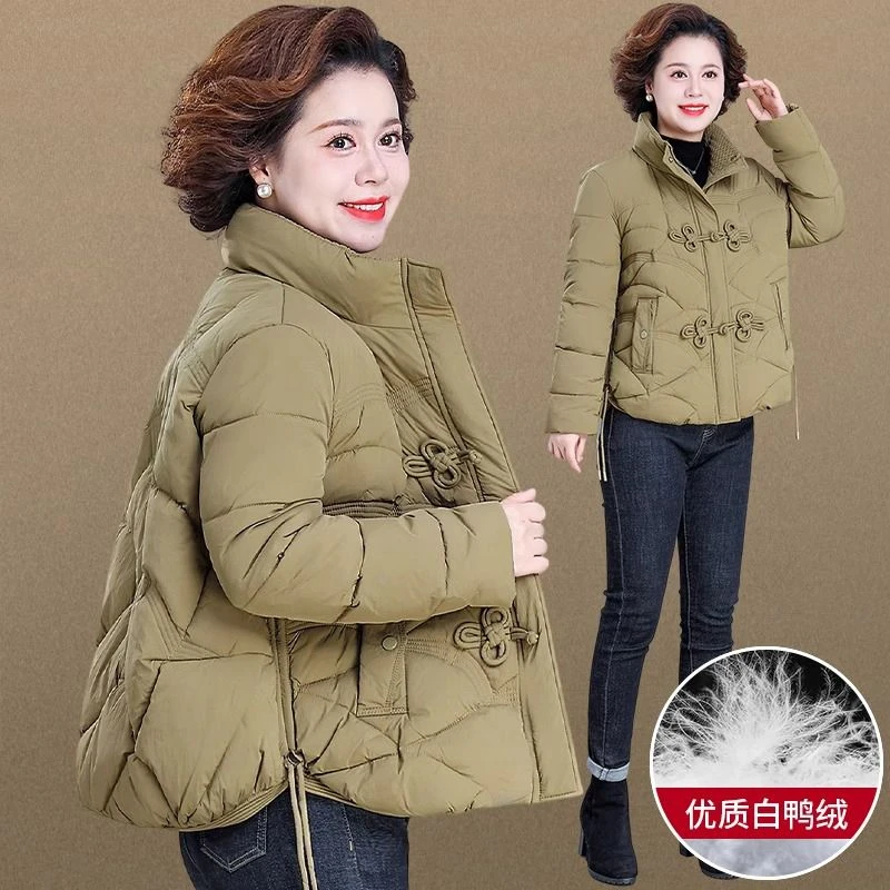 中年妈妈羽绒服冬装短款轻薄外套新款洋气中老年人秋冬白鸭绒衣服
