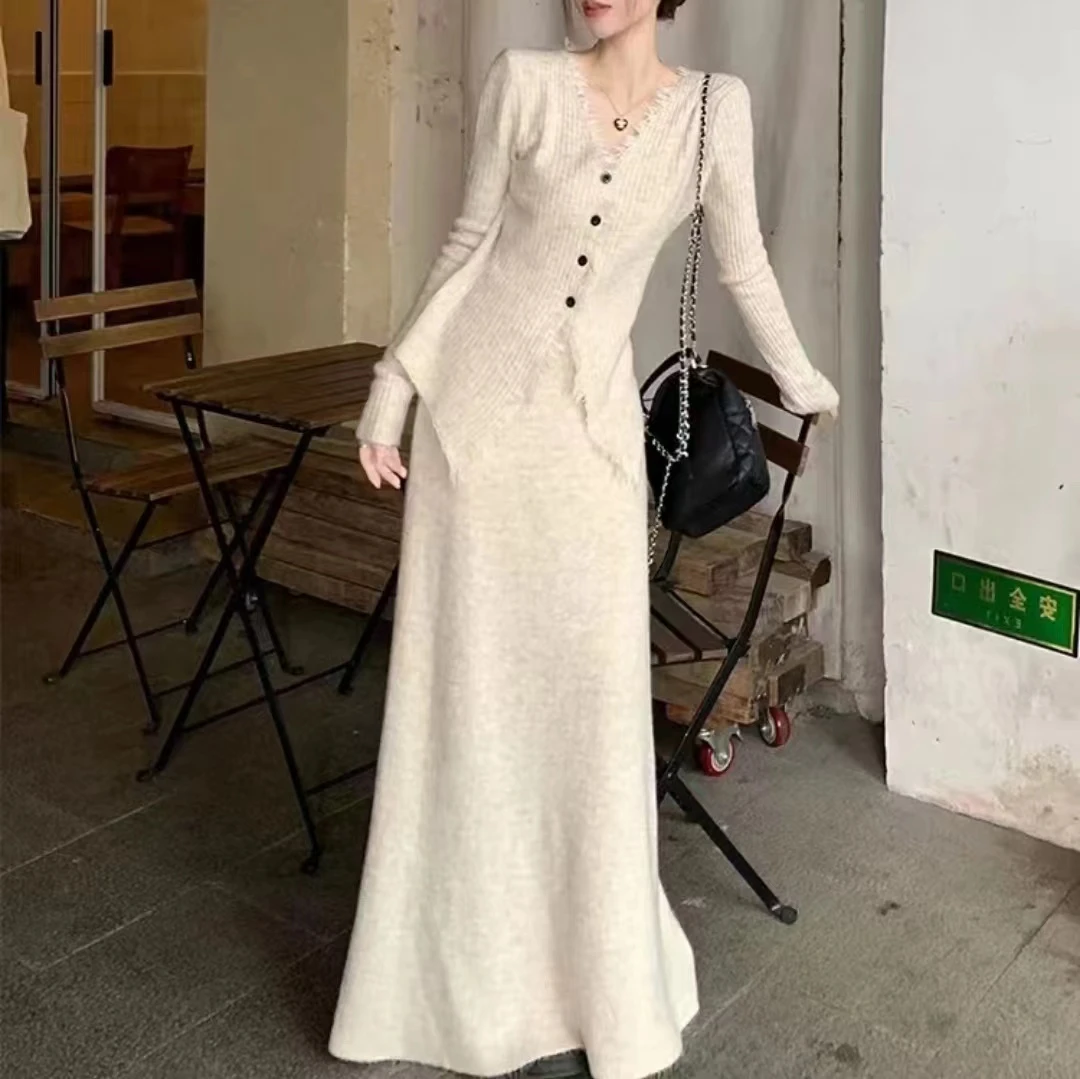 【茶系慵懒调】秋冬流苏V领长袖针织毛衣开衫搭配高腰半身长裙套装