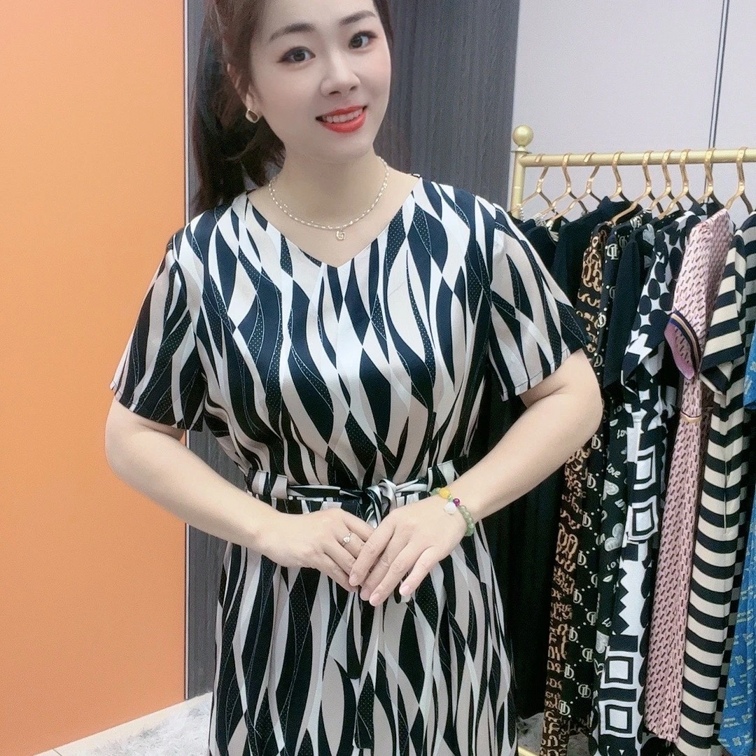 2025时尚妈妈装真丝桑蚕丝碎花夏季洋气减龄显瘦遮肉短袖气质裙