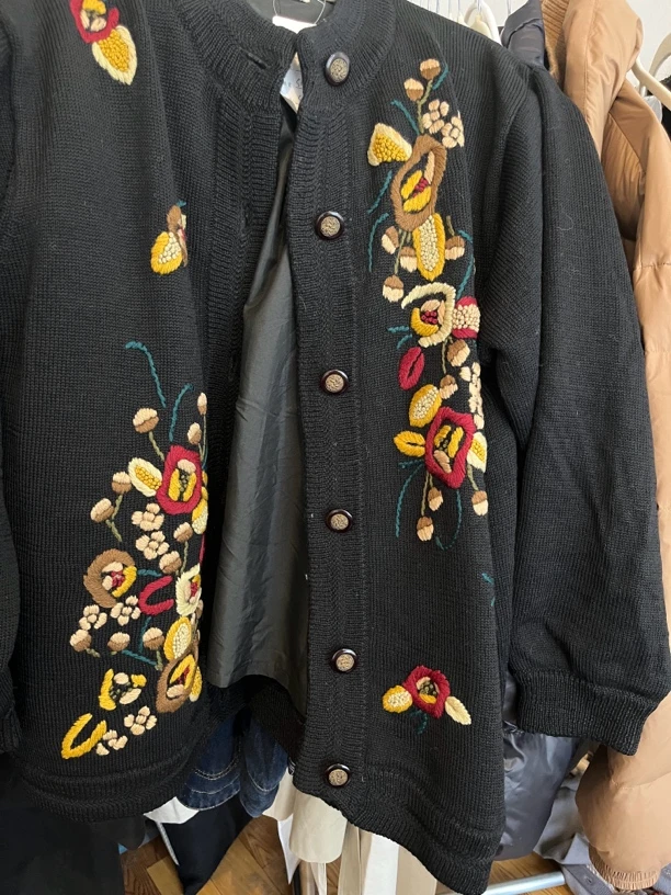 刺绣中长款毛衣（150斤内）