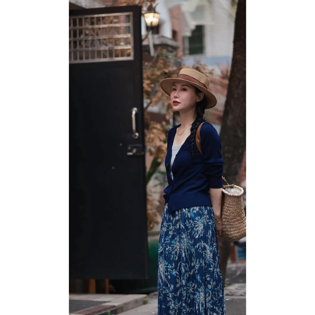 新款简约气质V领开衫