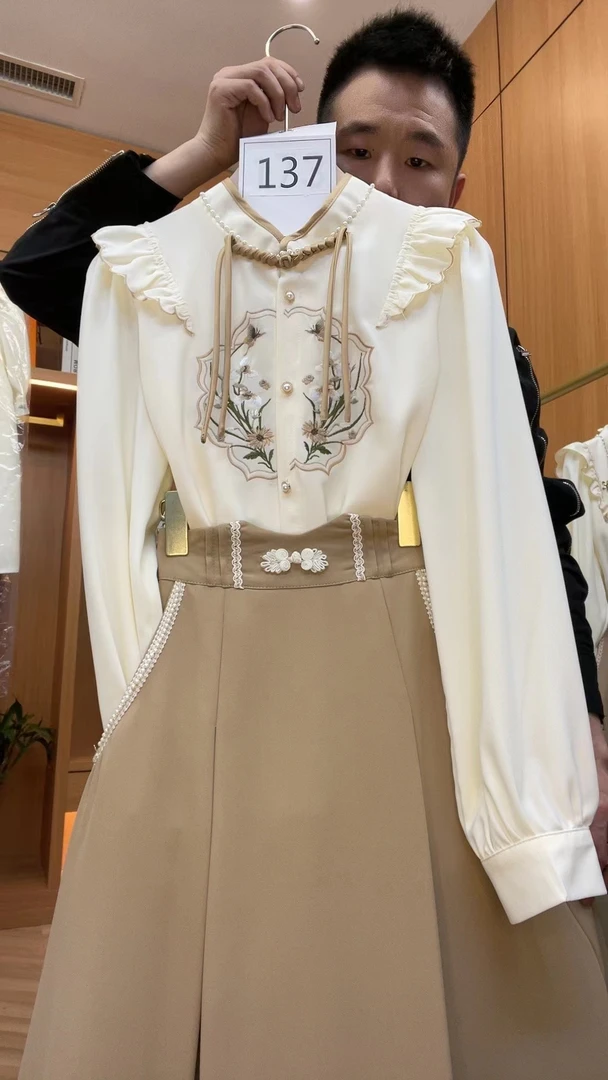 137丁达尔穿搭轻奢气质上衣时尚国风设计师高腰小众减龄套装a裙女