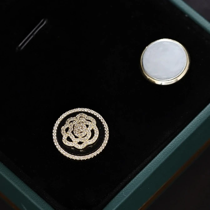 铜合金合成锆石胸针 时尚气质百搭黑色山茶花磁铁扣胸针3645