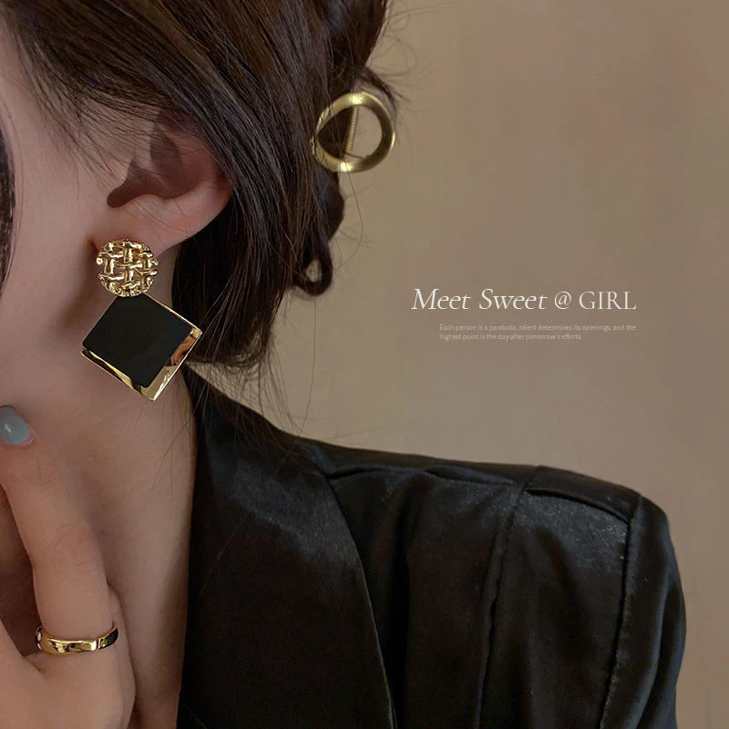 铜合金耳饰 几何方形耳钉火爆款小众设计复古黑色轻奢高级感耳饰