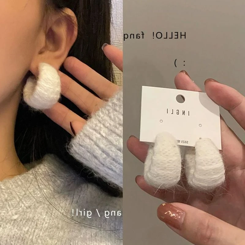 秋冬毛绒圈圈耳环2025秋冬上新小众设计感耳饰气质高级百搭耳钉女