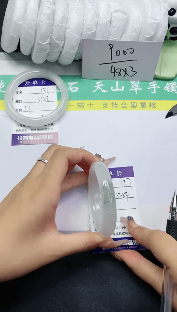 【闪购商品】石英质玉手镯未镶嵌多样性发一T137-53+