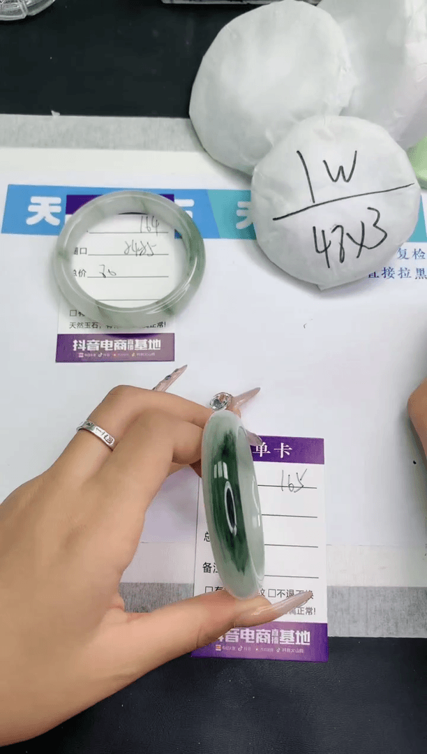 【闪购商品】石英质玉手镯未镶嵌多样性发一T165-52+
