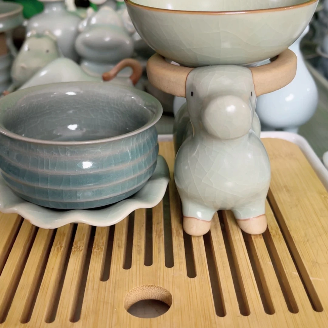【闪购商品】L***杨牛带钱袋子杯垫…………