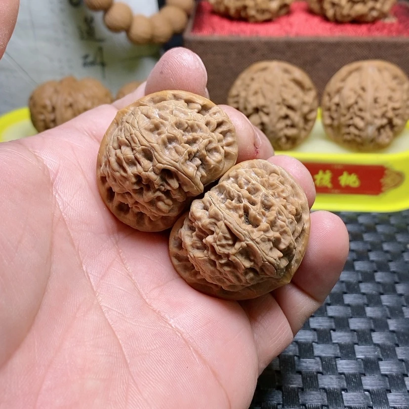 【闪购商品】文玩核桃吊坠鑫***玩40灯