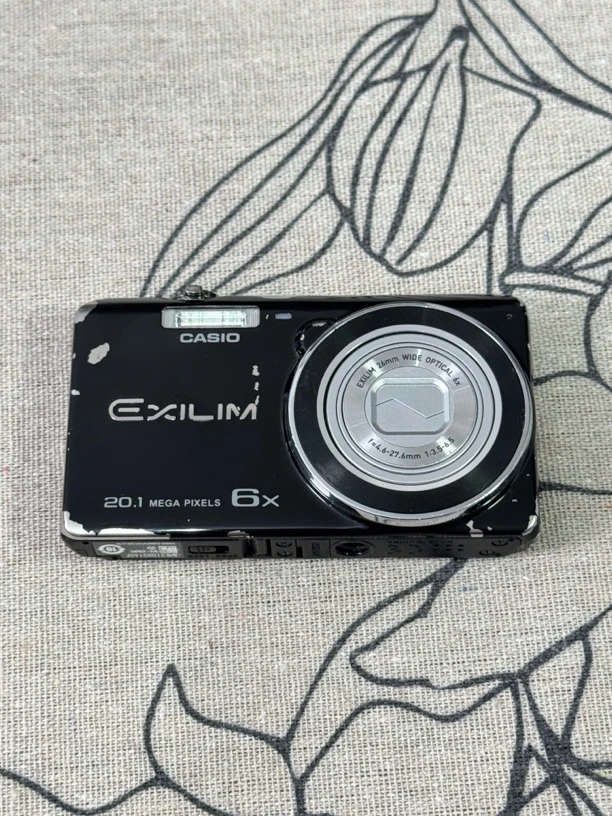 9新 Casio/卡西欧 zs30 黑色 掉漆明显 2000w像素高清cc的 冷色调