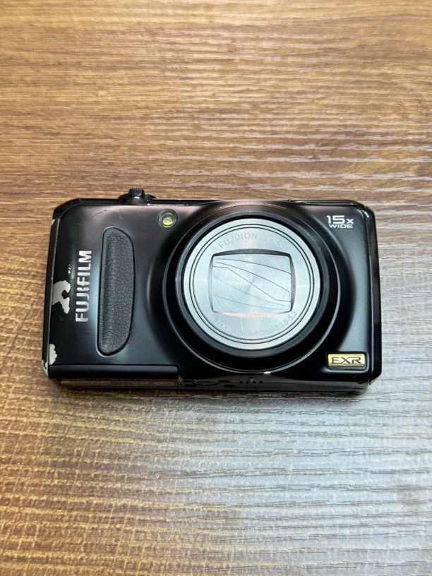 9新 Fujifilm/富士 f305 黑色 轻微掉漆 小长焦ccd数码相机