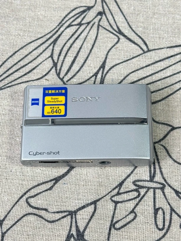 9新 Sony/索尼 t9 银色 600w像素 复古ccd数码相机