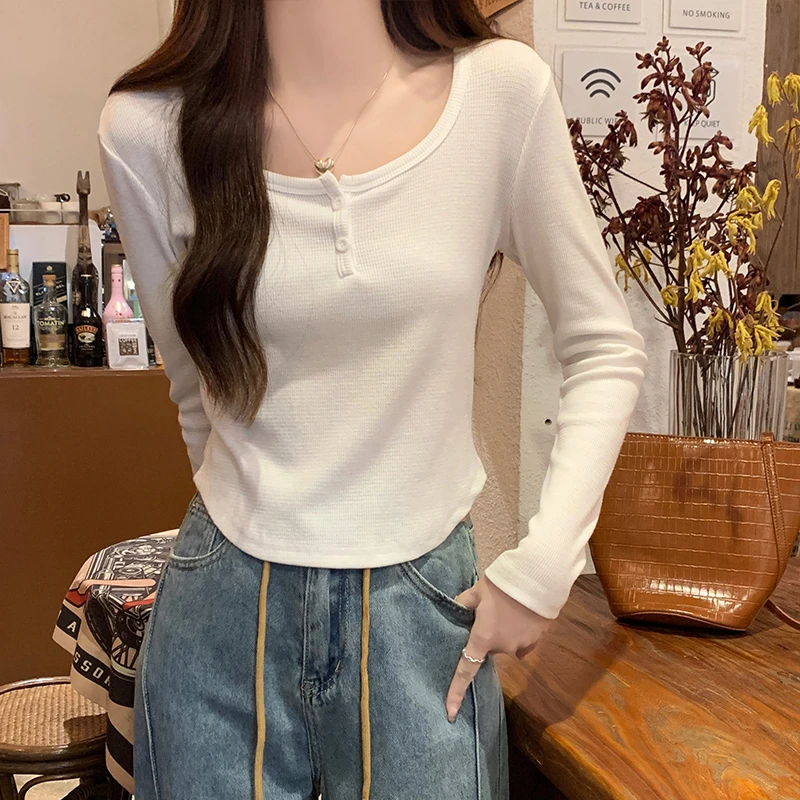 设计感弧形下摆v领长袖t恤女秋冬新款韩版灰色方领修身短款打底衫