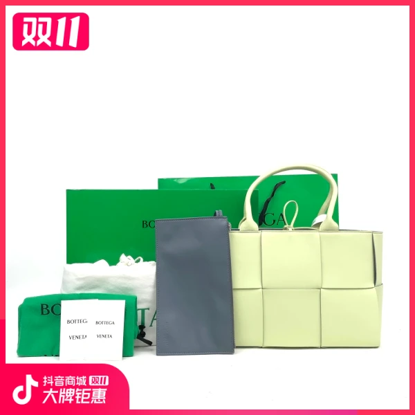 95新/葆蝶家/包包/市场价24900/241028YB0025