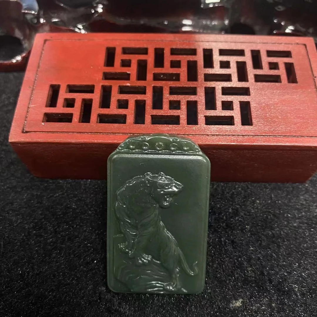 KT和田玉青玉上山虎牌子AA450