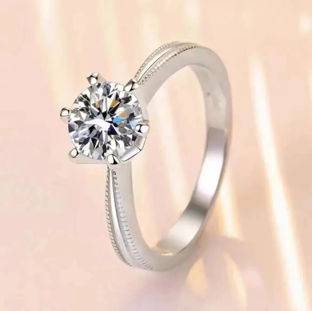 925银莫桑石戒指 【周家丝带女戒】0.5克拉-1克拉  /合成碳硅石