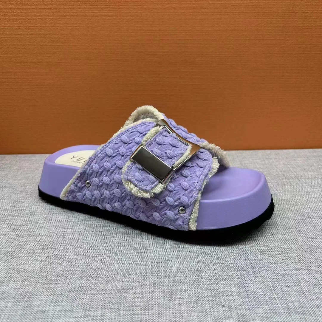 网红防滑凉拖女2025沙滩夏新款皮带扣港风外穿平底一字拖厚底