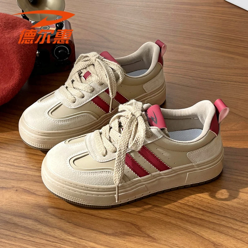 德尔惠冬季女鞋皮面休闲时尚板鞋2024新款秋冬款百搭小白鞋字3807