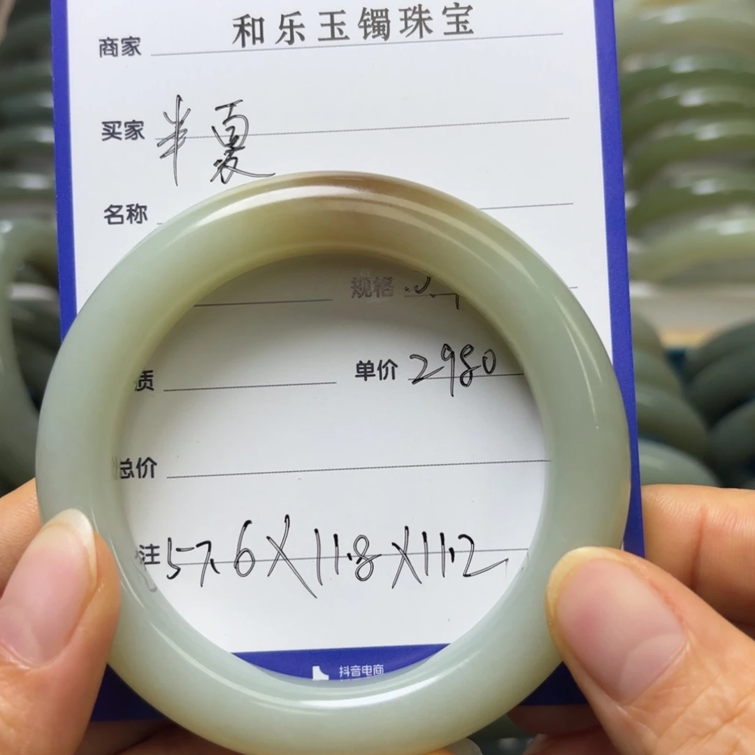 和田玉手镯未镶嵌半*