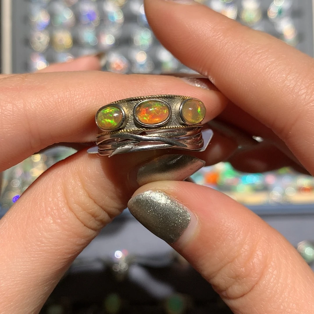 【闪购商品】欧泊Q戒指银S925镶嵌乛****?