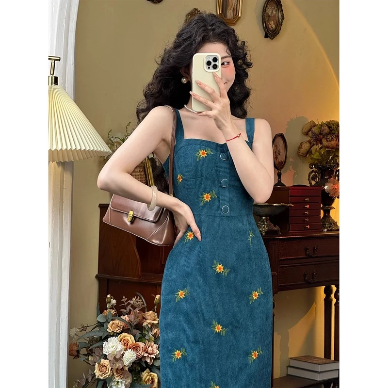 肖夫人【只此青绿】复古港风法式收腰气质吊带女修身连衣裙  SS019