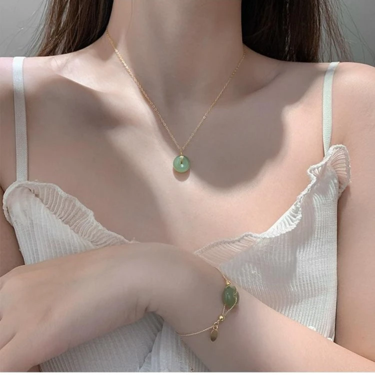 钛钢项链 平安扣吊坠项链钛钢锁骨链新款气质百搭时尚个性颈链