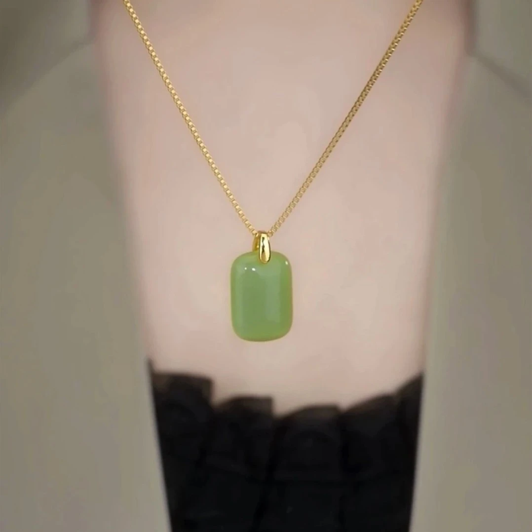 钛钢项链 无事牌吊坠项链女款绿色锁骨链新款火爆款首饰品