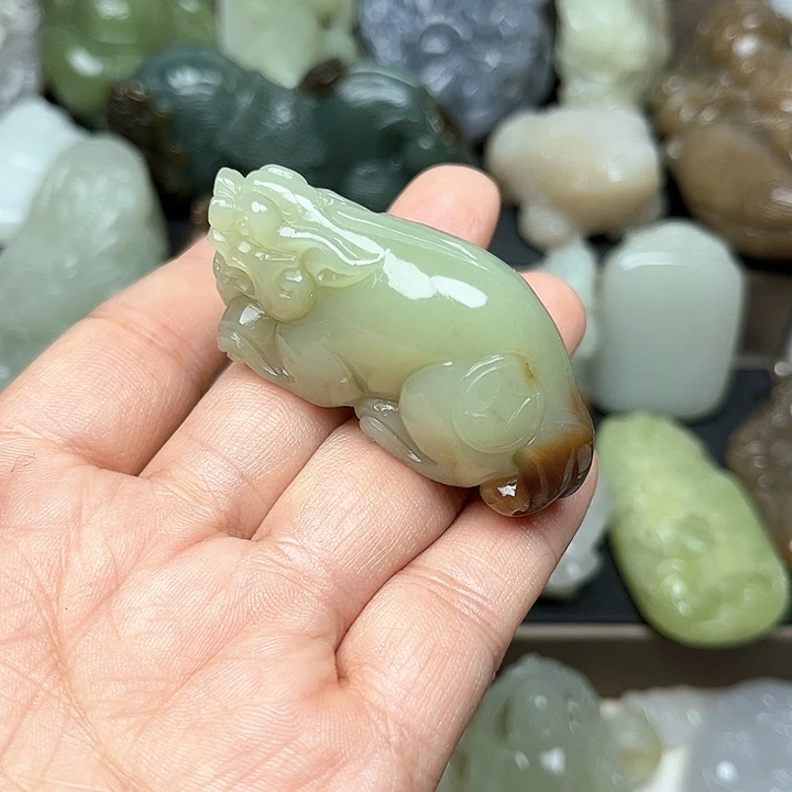 和田玉颈饰未镶嵌龍**人