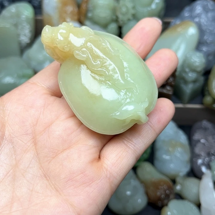 和田玉颈饰未镶嵌大****子