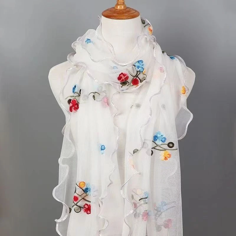 围巾秋冬女纱巾新款长丝巾百搭刺绣围脖百变披肩荷叶边护颈时尚款