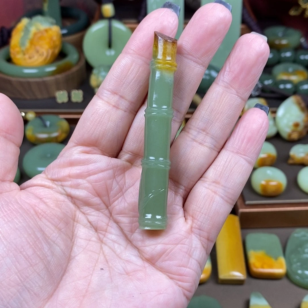 岫岩河磨玉（透闪石质玉）吊坠未镶嵌