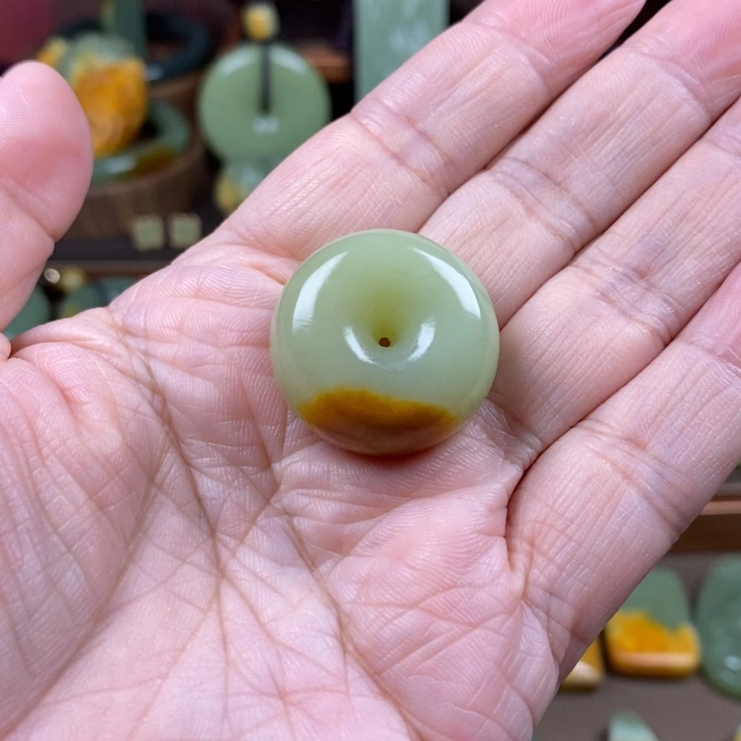 岫岩河磨玉（透闪石质玉）吊坠未镶嵌