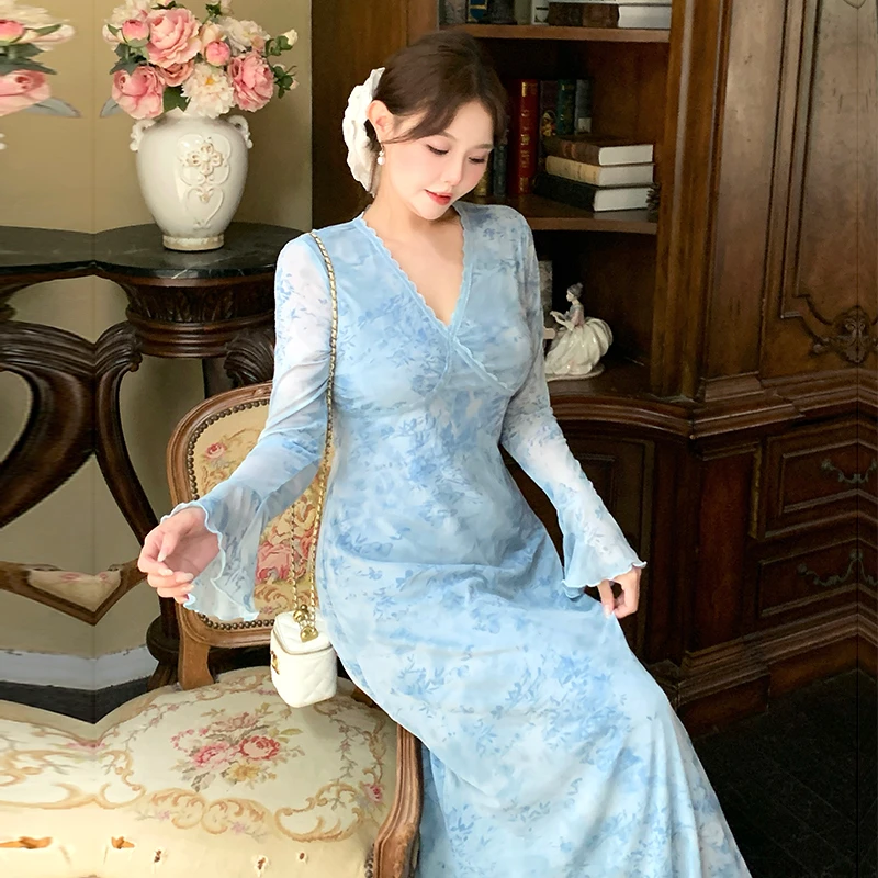 大码胖MM法式蓝色印花V领连衣裙气质收腰显瘦别致设计感超仙长裙