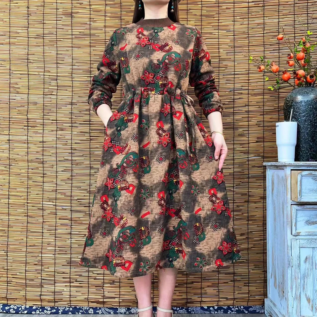 2025冬季8225新款加绒加厚复古气质宽松中长款显瘦长袖连衣裙