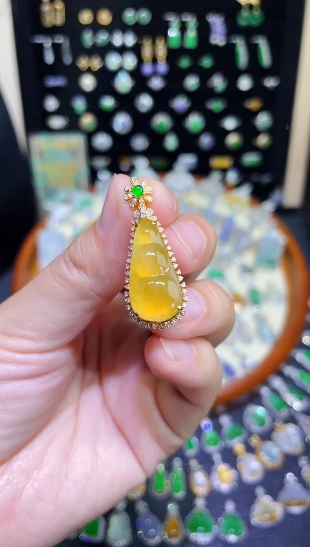 【闪购商品】翡翠颈饰18K金镶嵌福利款高冰黄翡豆子吊坠