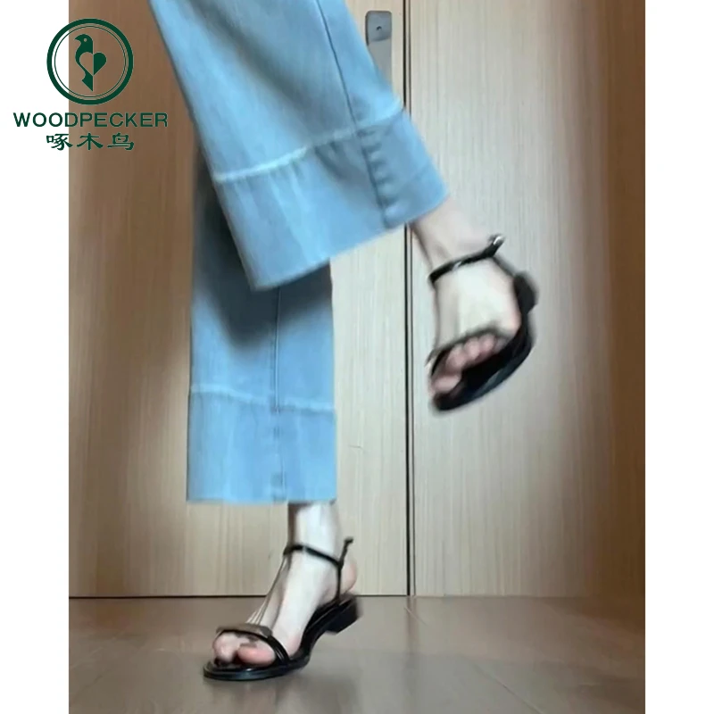 啄木鸟一字带凉鞋女2024新款夏季露趾沙滩法式外穿低跟平底罗马鞋